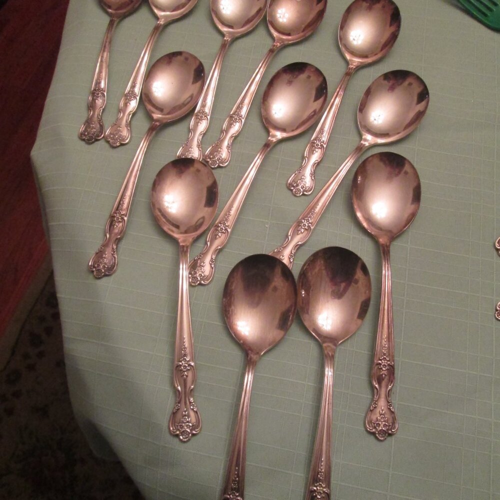 WM ROGERS VINTAGE SILVERWARE SET - Picture 4 of 5